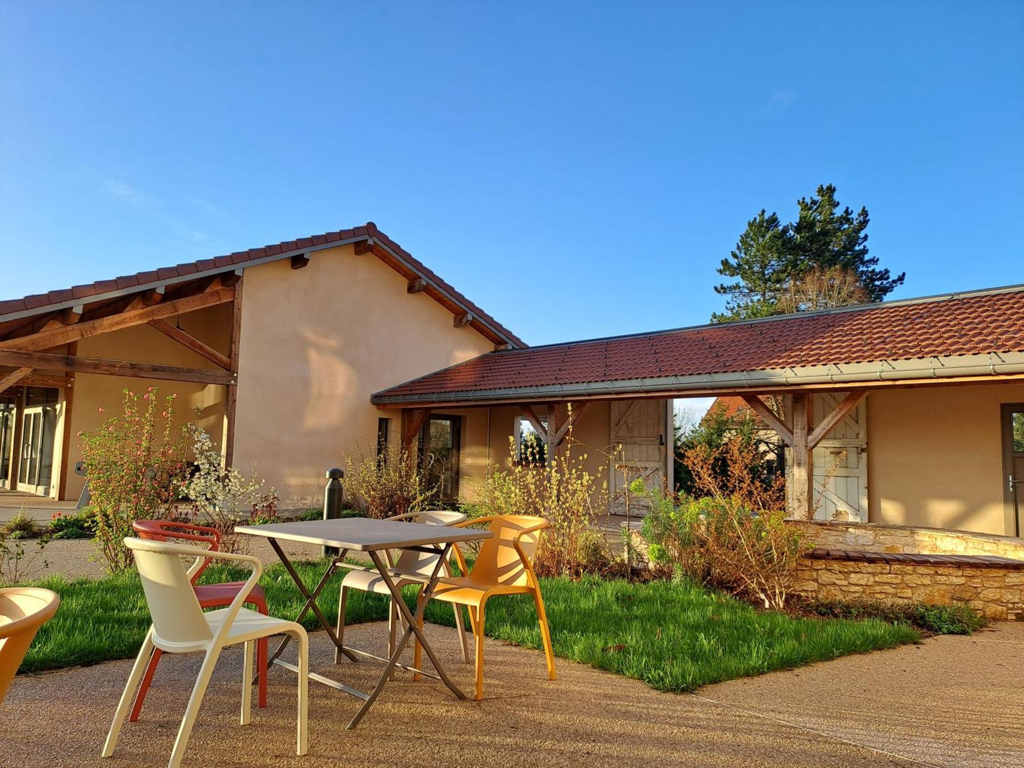 Hotel La Pause Ô Logis à Saint-Laurent-du-Jura Extérieur photo