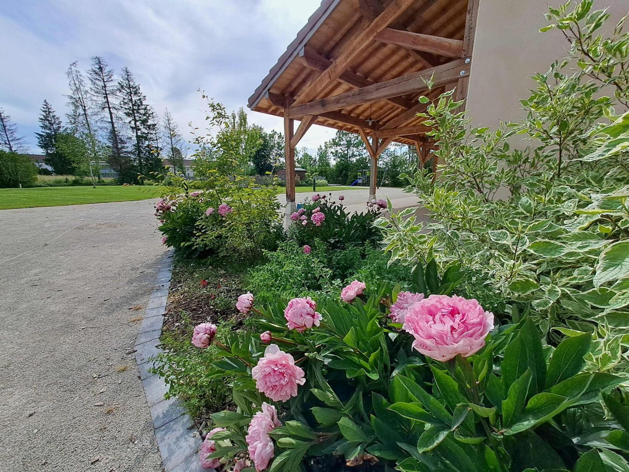 Hotel La Pause Ô Logis à Saint-Laurent-du-Jura Extérieur photo